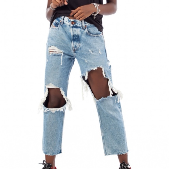 Light wash distressed diesel jeans - Picture 6 of 15